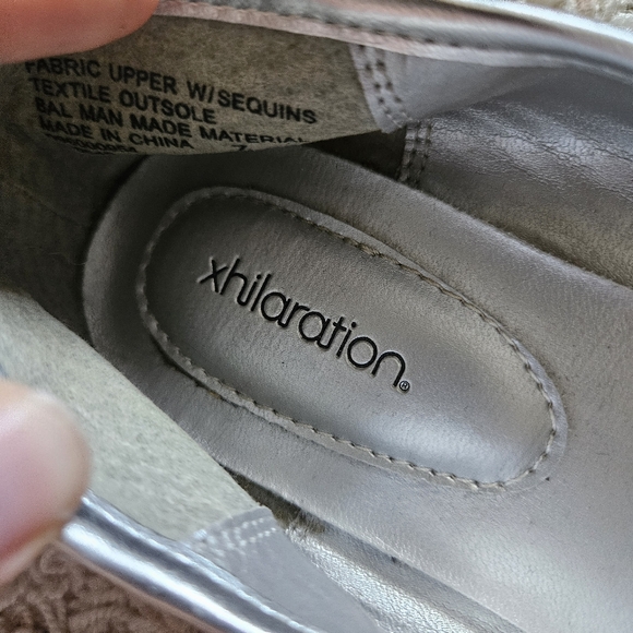 Xhilaration Silver Sequin Flats - Picture 2 of 4